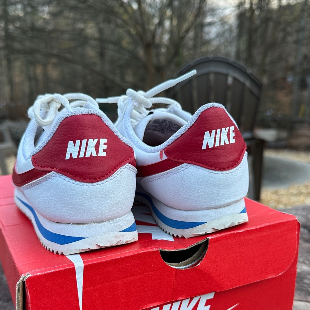 Nike White and Red Cortez Sneakers Boys Size 6 - Picture 2 of 5